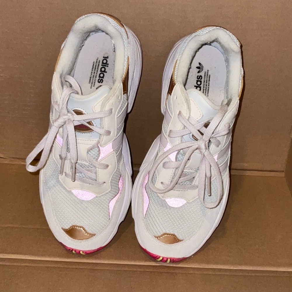 ADIDAS - Picture 2 of 5